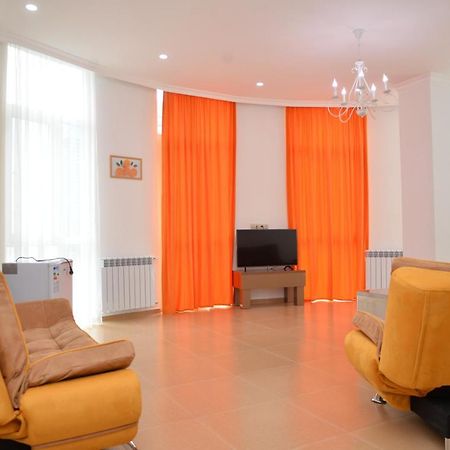Orange Home Hotel バトゥーミ エクステリア 写真