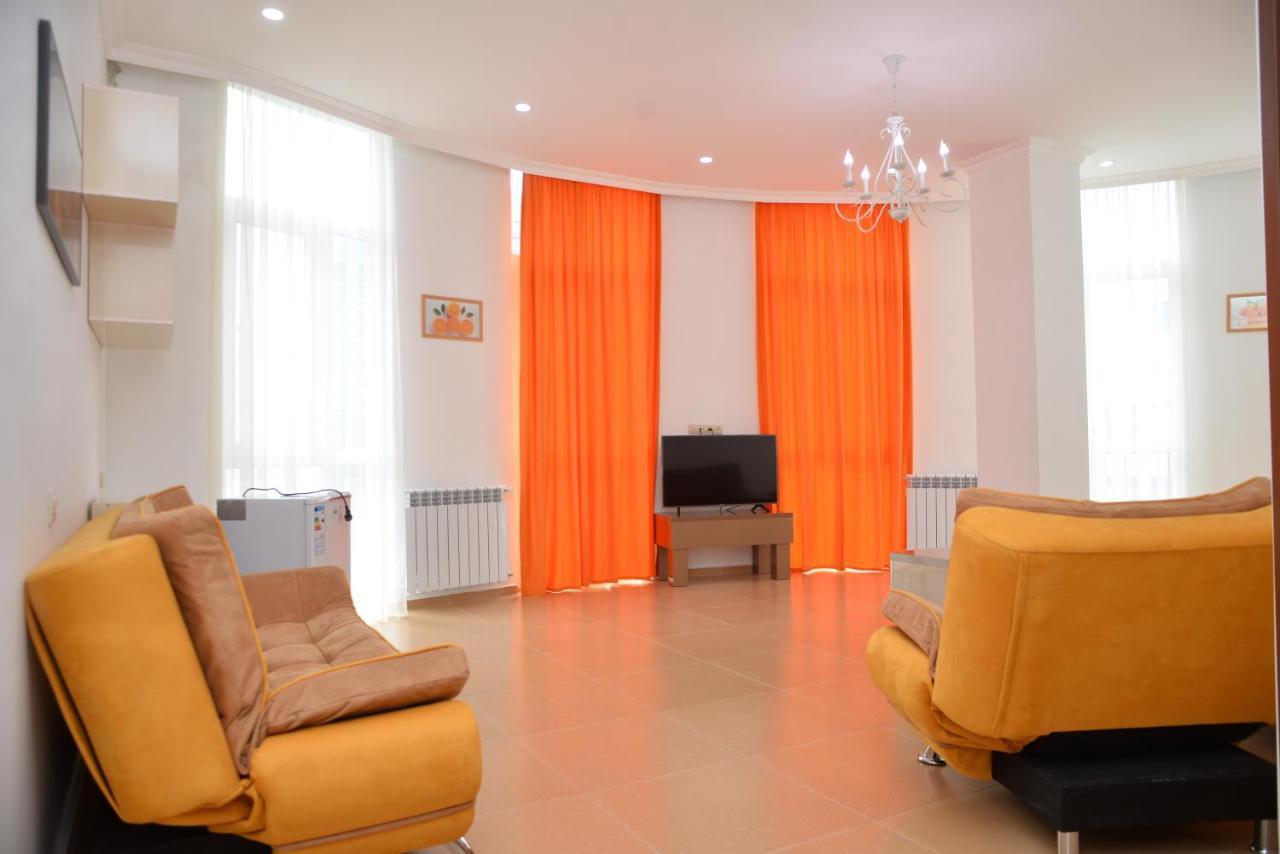 Orange Home Hotel バトゥーミ エクステリア 写真