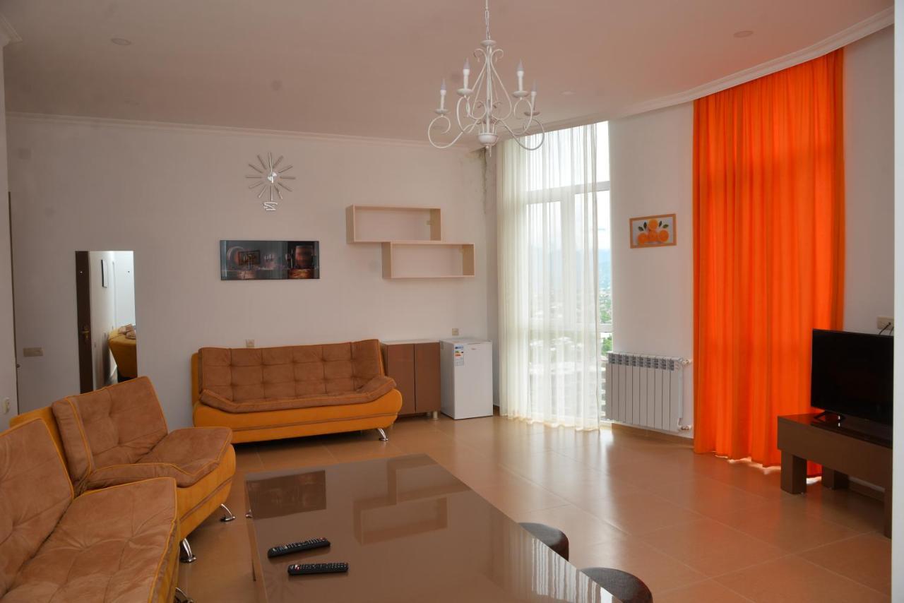 Orange Home Hotel バトゥーミ エクステリア 写真