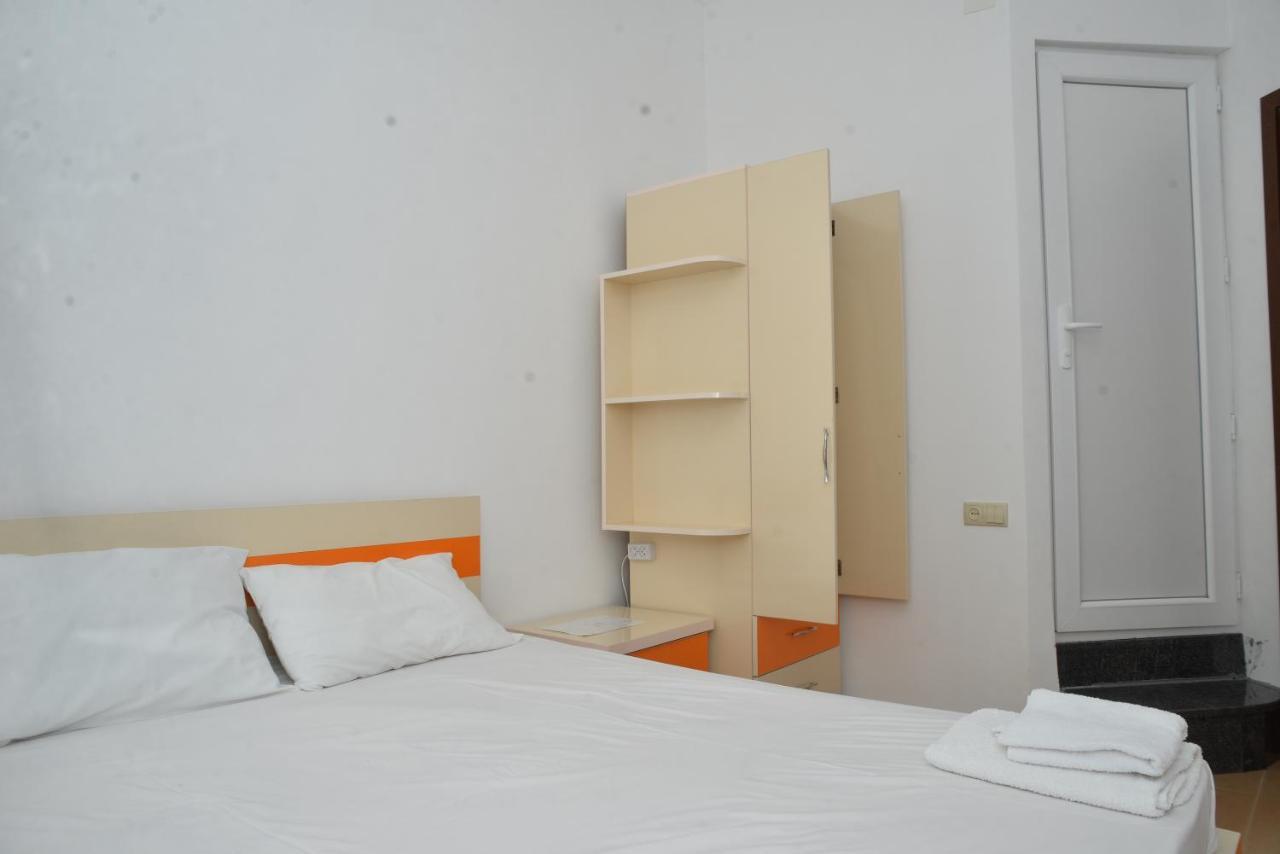 Orange Home Hotel バトゥーミ エクステリア 写真