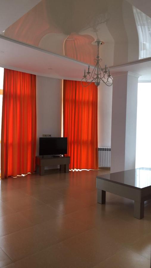 Orange Home Hotel バトゥーミ エクステリア 写真