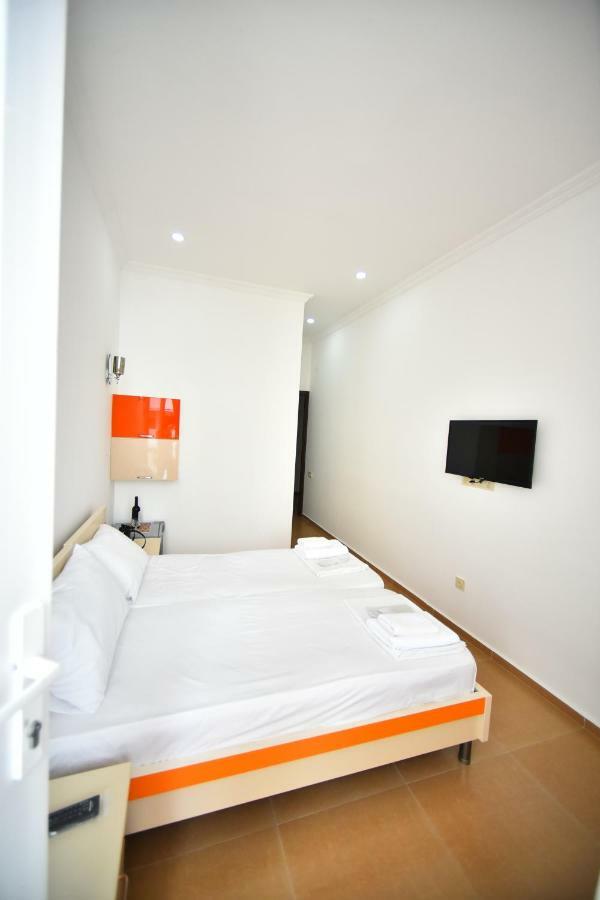 Orange Home Hotel バトゥーミ エクステリア 写真