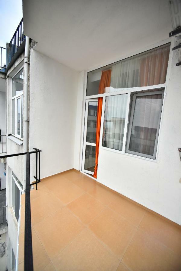 Orange Home Hotel バトゥーミ エクステリア 写真