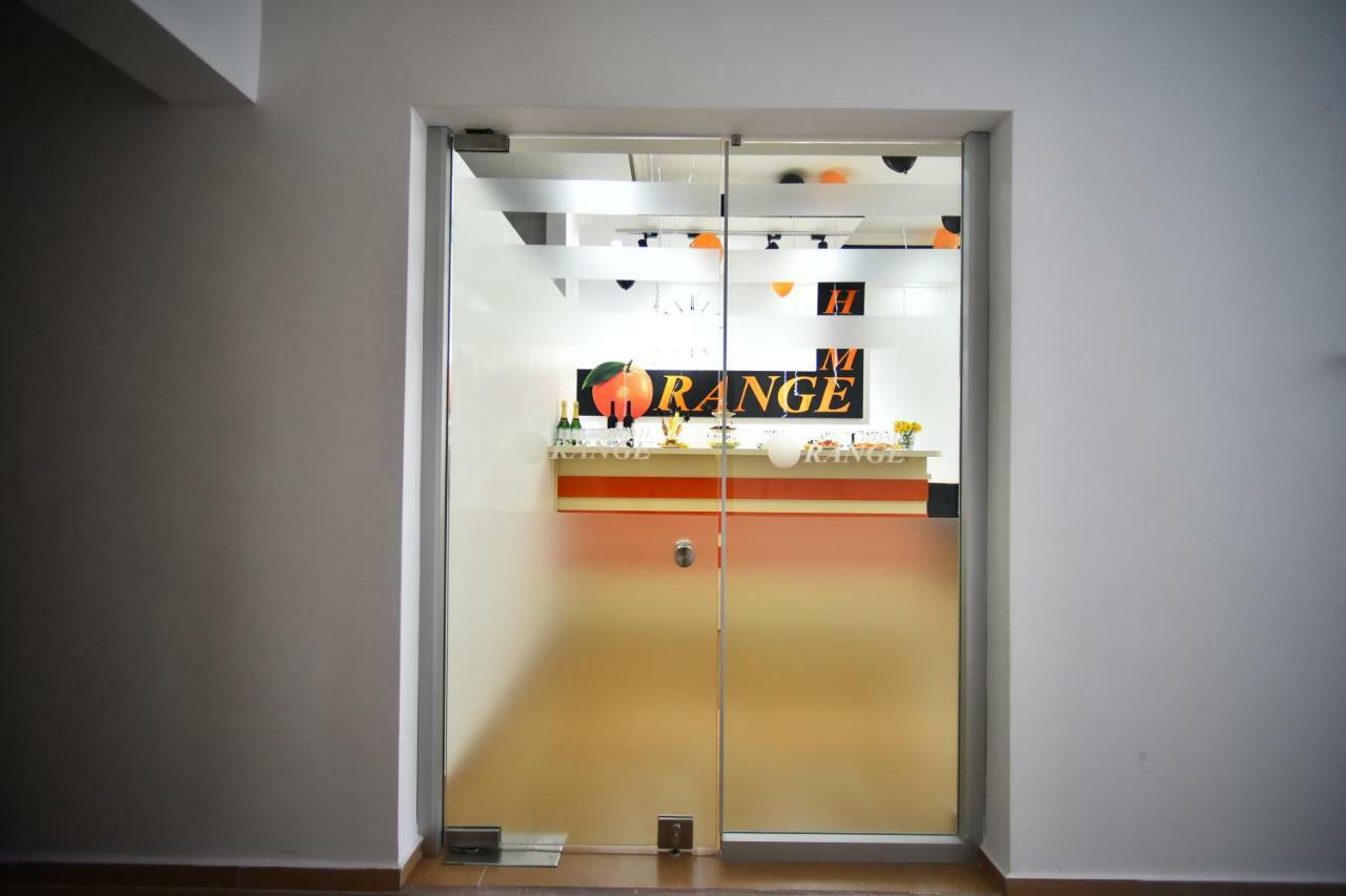 Orange Home Hotel バトゥーミ エクステリア 写真