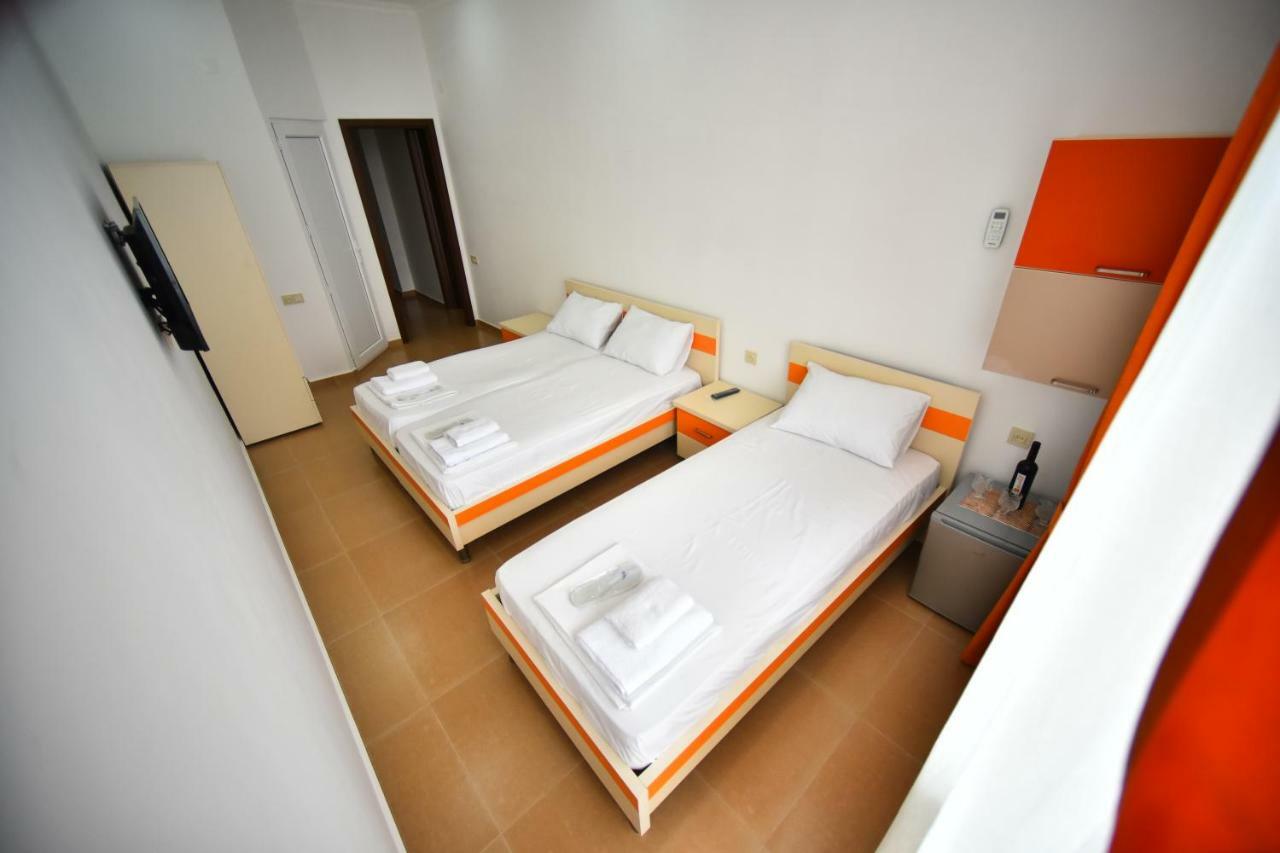 Orange Home Hotel バトゥーミ エクステリア 写真