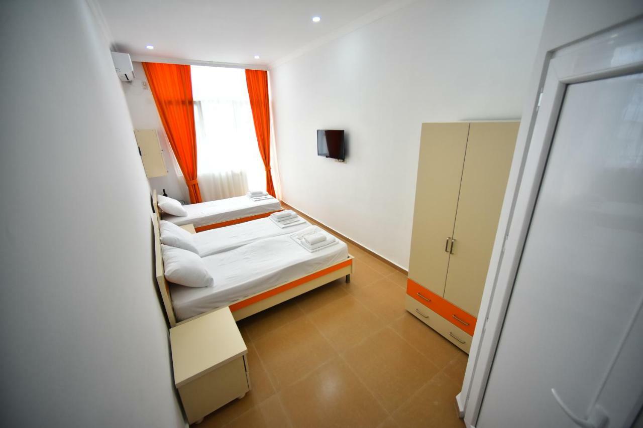 Orange Home Hotel バトゥーミ エクステリア 写真