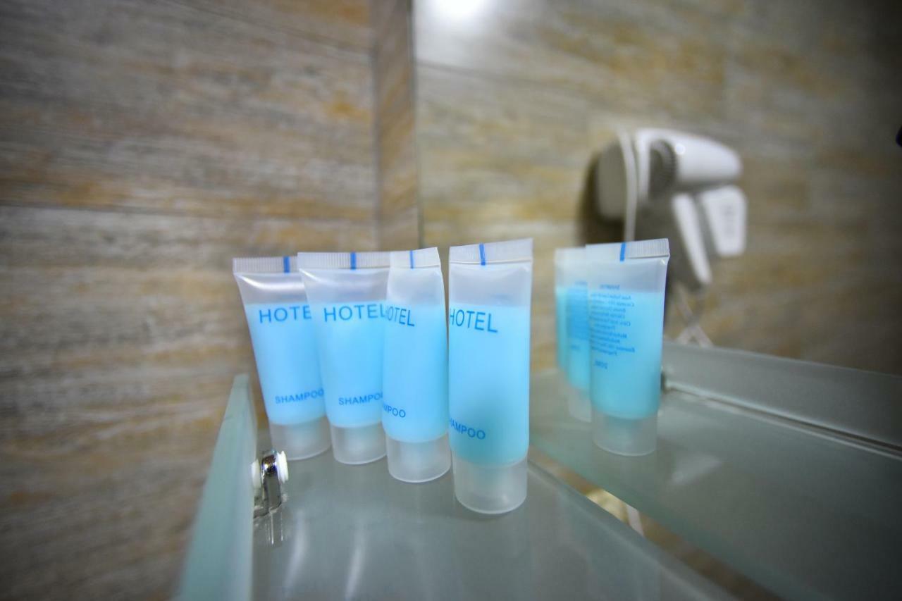 Orange Home Hotel バトゥーミ エクステリア 写真