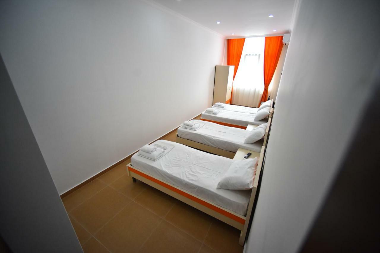 Orange Home Hotel バトゥーミ エクステリア 写真