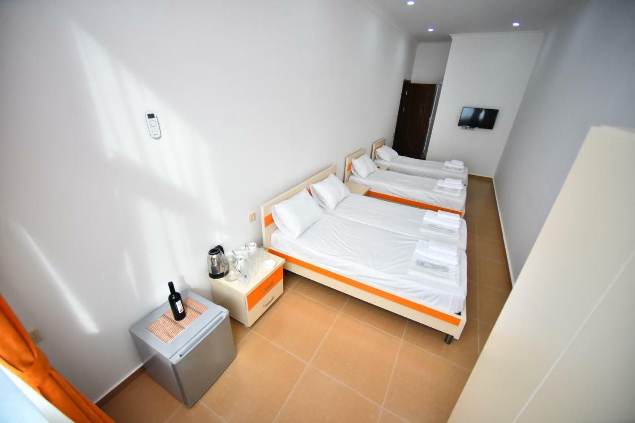 Orange Home Hotel バトゥーミ エクステリア 写真