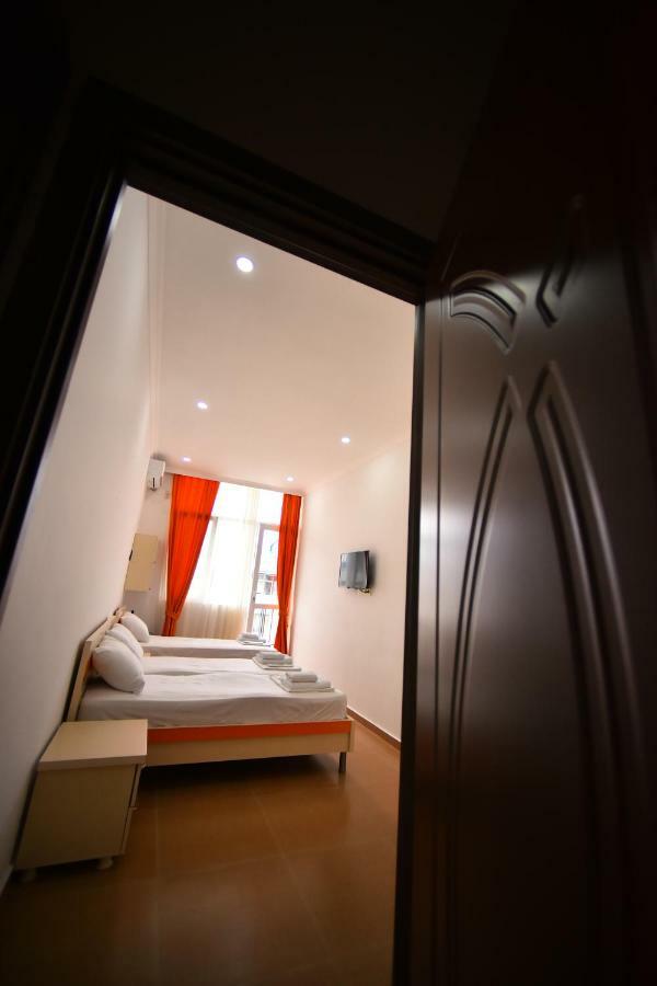 Orange Home Hotel バトゥーミ エクステリア 写真