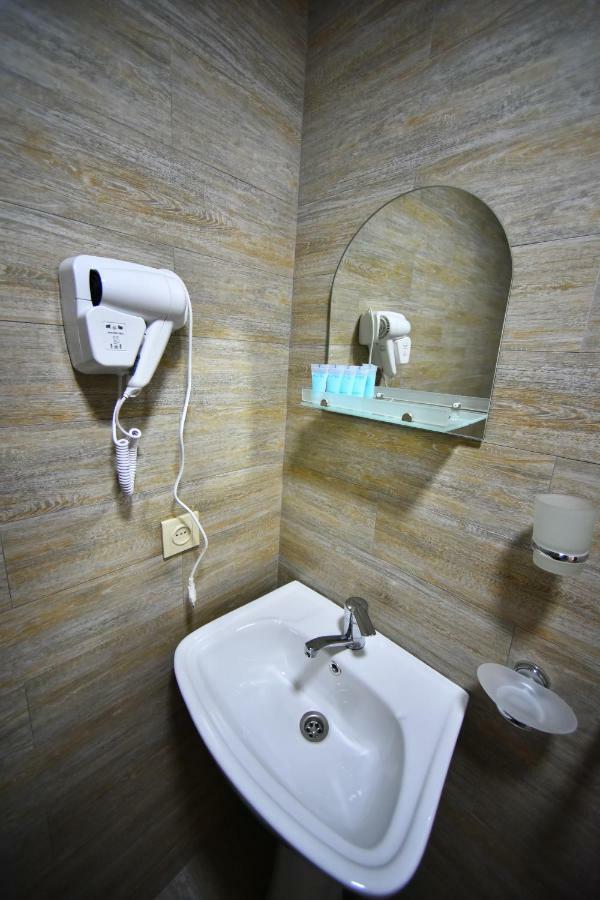 Orange Home Hotel バトゥーミ エクステリア 写真