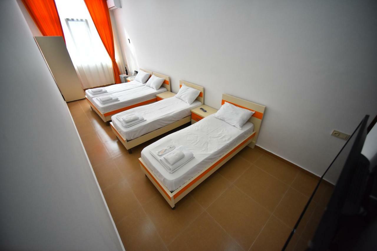 Orange Home Hotel バトゥーミ エクステリア 写真