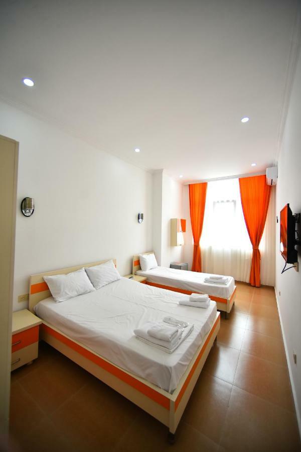 Orange Home Hotel バトゥーミ エクステリア 写真