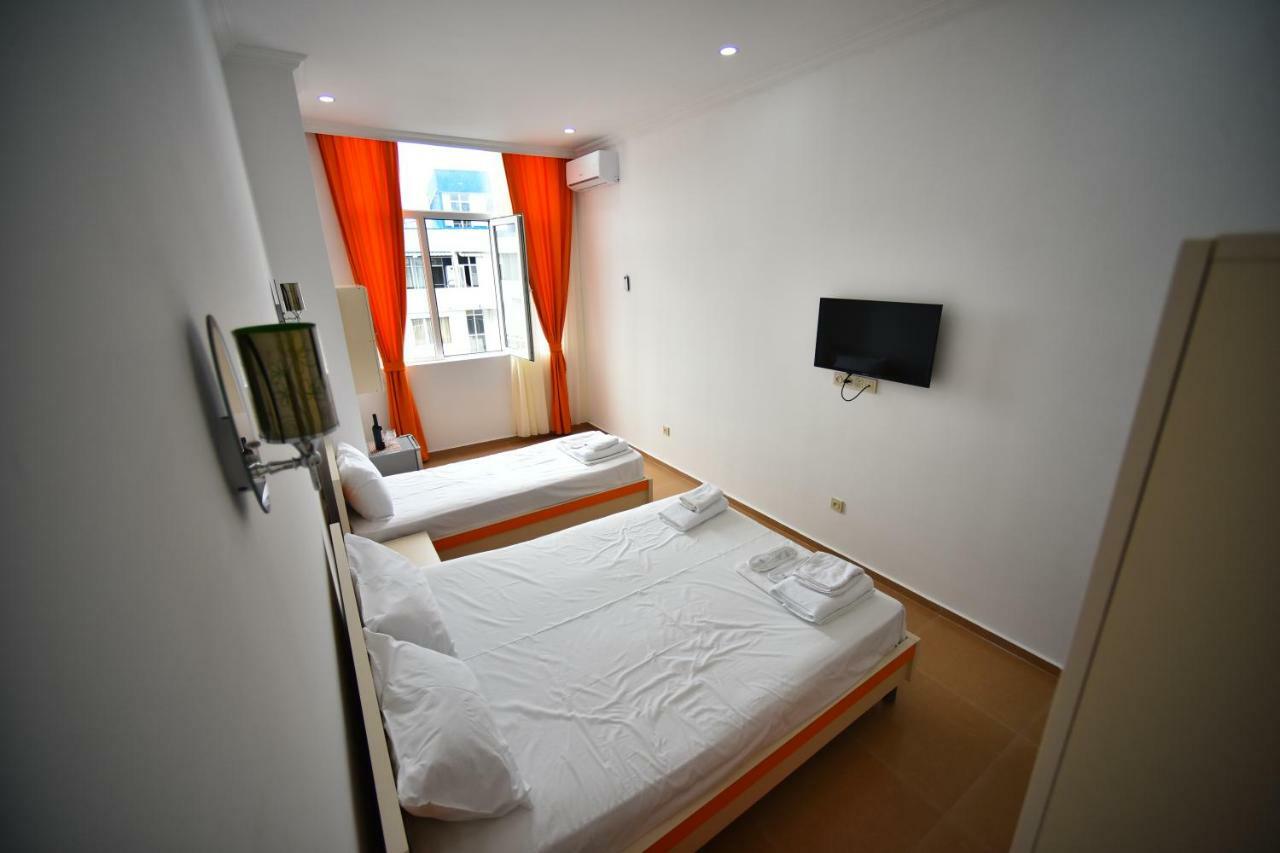 Orange Home Hotel バトゥーミ エクステリア 写真
