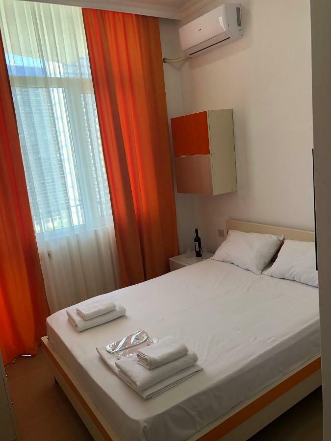 Orange Home Hotel バトゥーミ エクステリア 写真